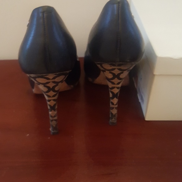 Black Leather Coach Alexa 8 Round Toed Pumps - Picture 4 of 6